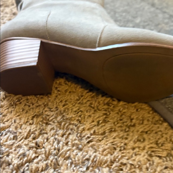 Amazon Essentials Light Gray Ankle Booties - Picture 7 of 9